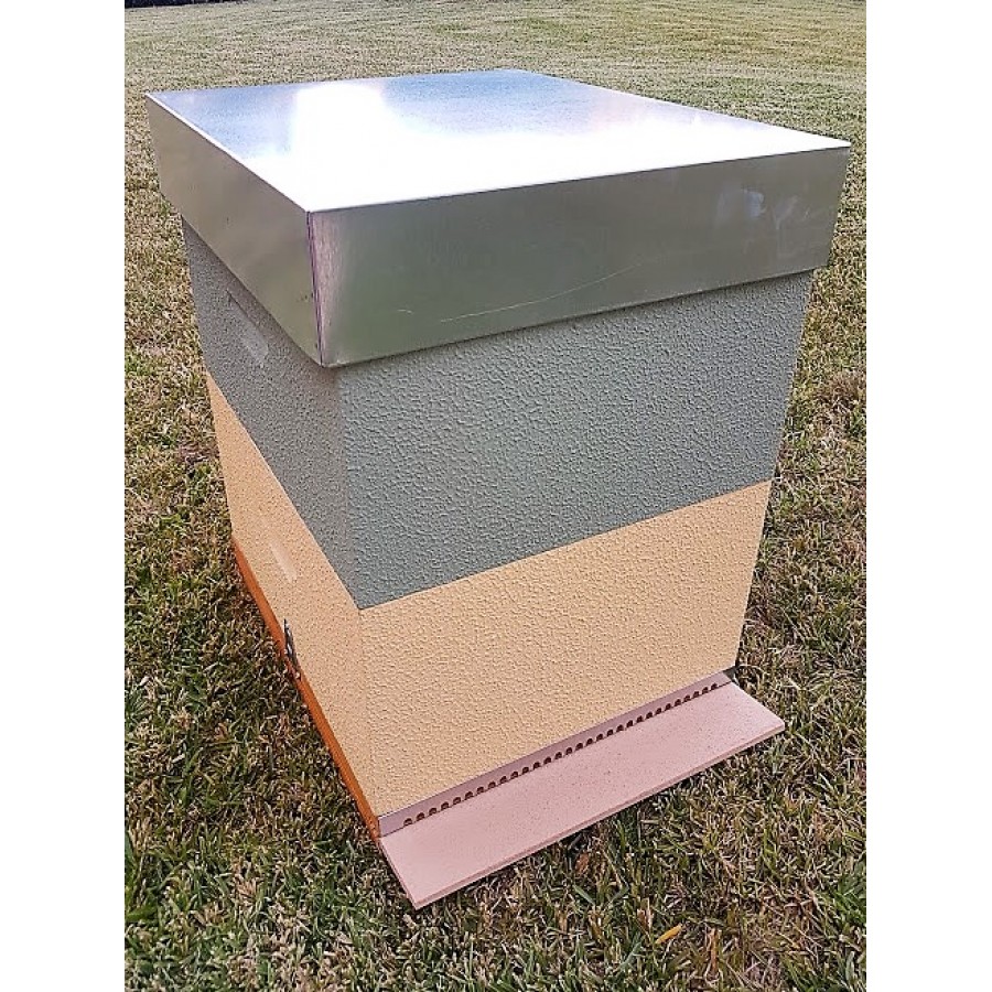 COLMEIA LANGSTROTH PINTADA COM CERA COLMEIA LANGSTROTH PINTADA COM CERA