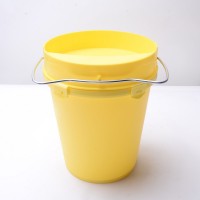 BEBEDOURO DE AVES EM BALDE PLASTICO AMARELO 5,5 LITROS BEBEDOURO DE AVES EM BALDE PLASTICO AMARELO 5,5 LITROS
