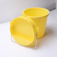 BEBEDOURO DE AVES EM BALDE PLASTICO AMARELO 5,5 LITROS BEBEDOURO DE AVES EM BALDE PLASTICO AMARELO 5,5 LITROS